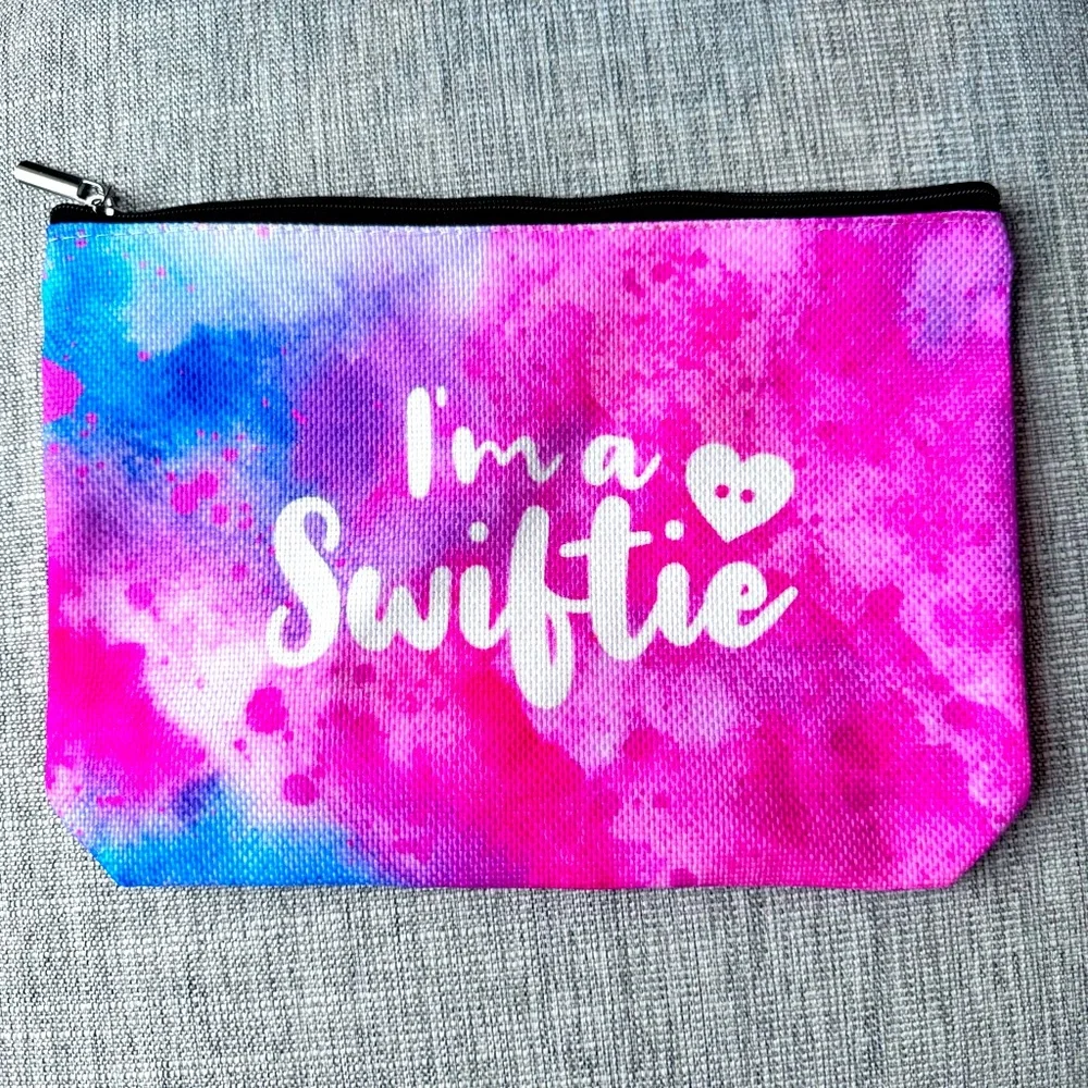 🎁‎ NWT pink/blue tye-dye “I’m a Swiftie” 9x7.5” cosmetic bag
